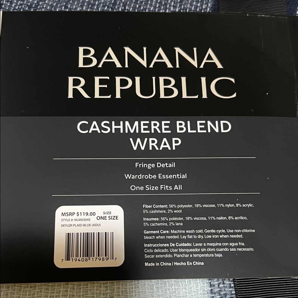 Banana Republic Blue and Cream Cashmere Wrap - Picture 3 of 5